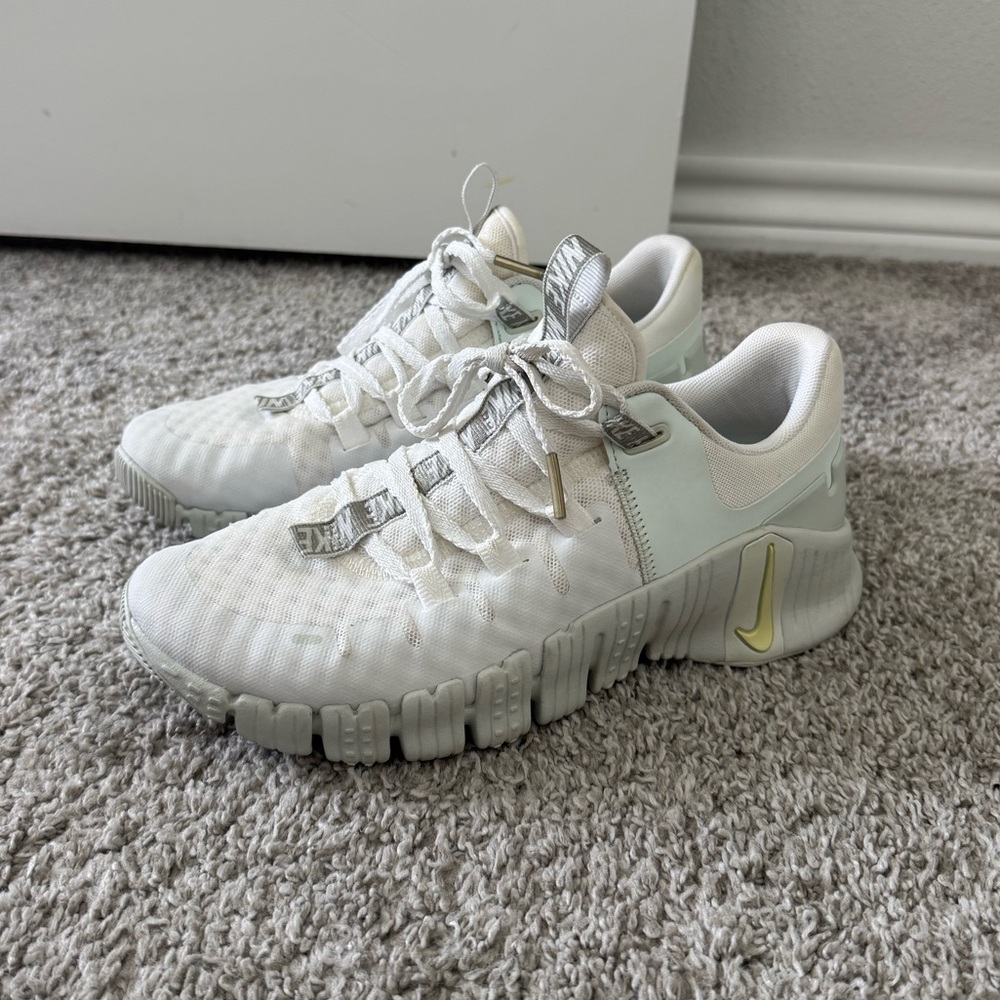 Nike Free Metcon 5 / White, Grey, Pale Blue & Lime / Size 7